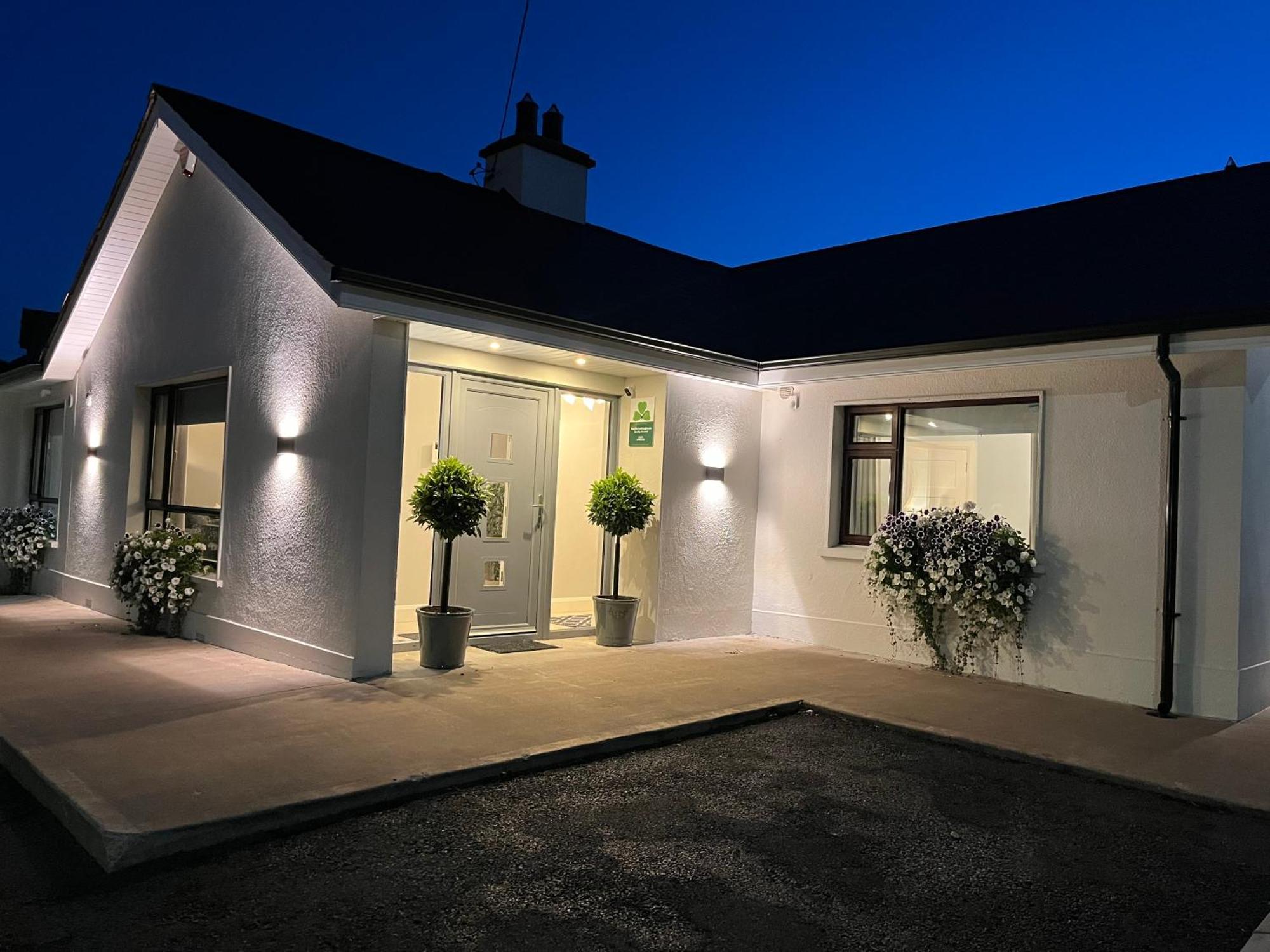 The Hillcrest, Luxury Accommodation In Castleblayney Town Dış mekan fotoğraf